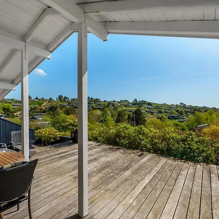Stunning In With 2 Bedrooms And Wifi *
